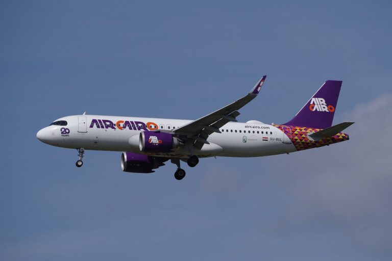 Airbus A320neo da Air Cairo em aproximação para pouso