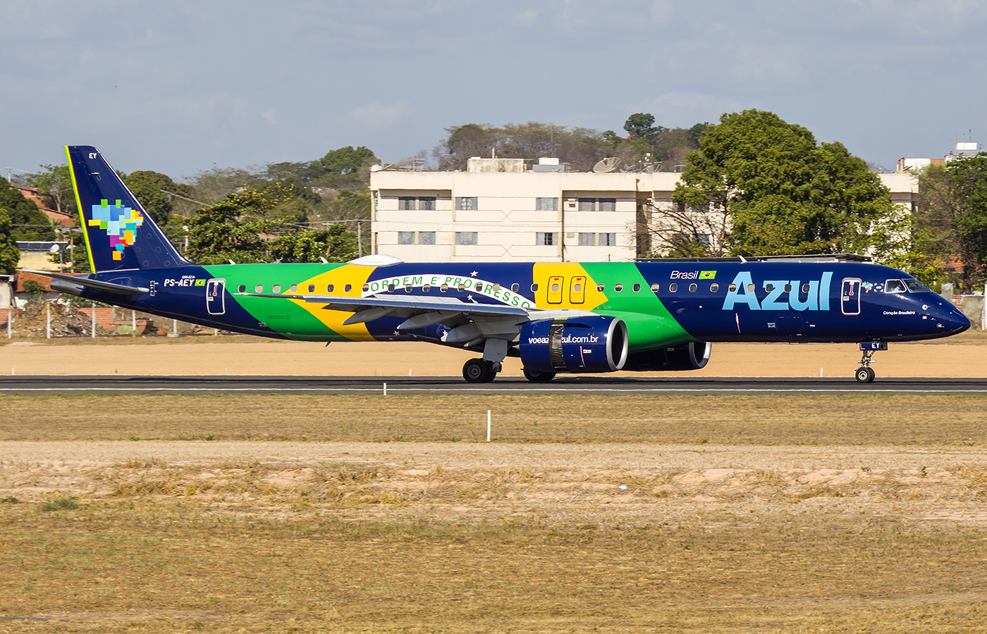 Embraer E195-E2 da Azul no Aeroporto de Teresina
