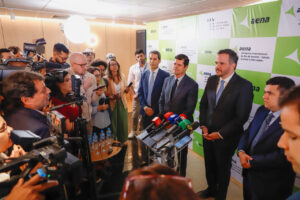 Representantes participam da coletiva de imprensa sobre os planos para o Aeroporto do Galeão, em outubro de 2026.