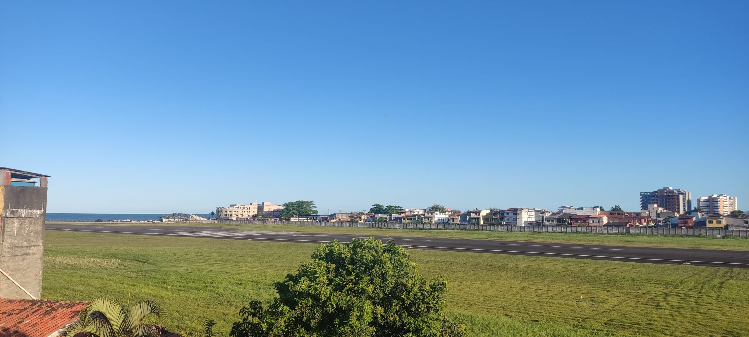 Vista da pista do Aeroporto de Ilhéus em setembro de 2022