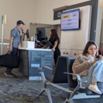 Área de espera no Aeroporto Internacional de Nashville em setembro de 2025