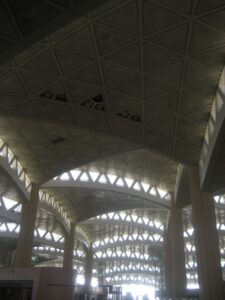 Interior do Terminal 3 do Aeroporto Internacional King Khalid em Riade, em outubro de 2008